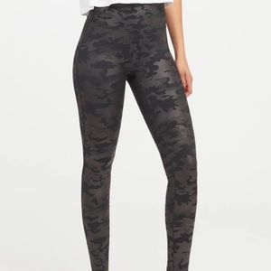 Matte camo spanx leggings